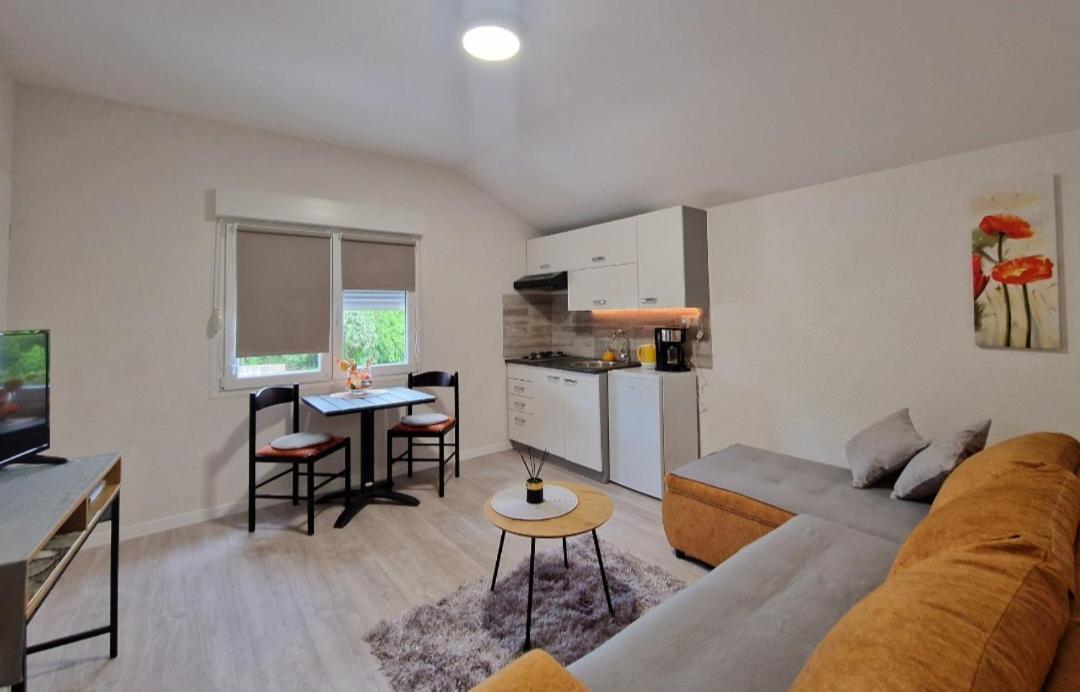 App & Beauty Loza Appartement Zambratija  Buitenkant foto